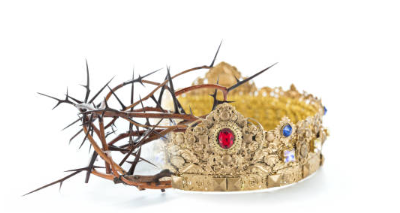 ¡El Cristo glorificado reina y nosotros reinamos con Él!